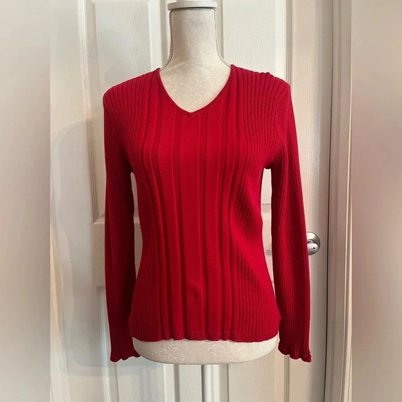 Studio by Liz Claiborne pullover red long sleeve top. Size M - Picture 2 of 12